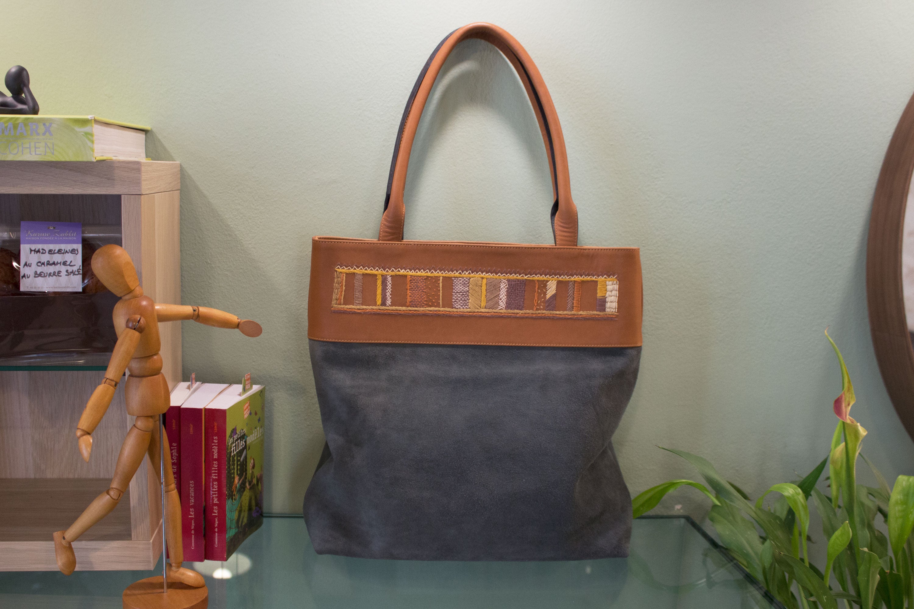 Isa Ltd Tote Bag - Leynard